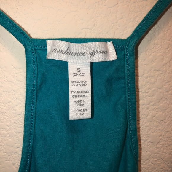 Crop top - Picture 2 of 3